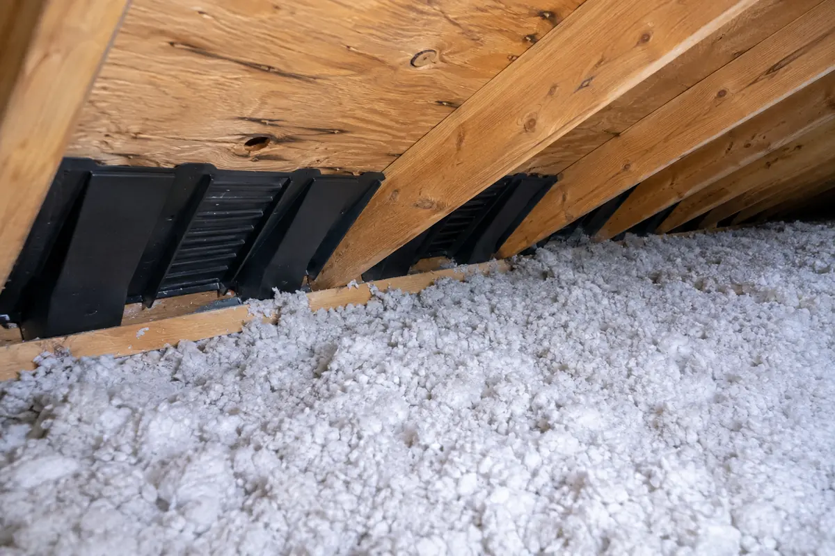 Roof-edge baffle above loose-fill insulation
