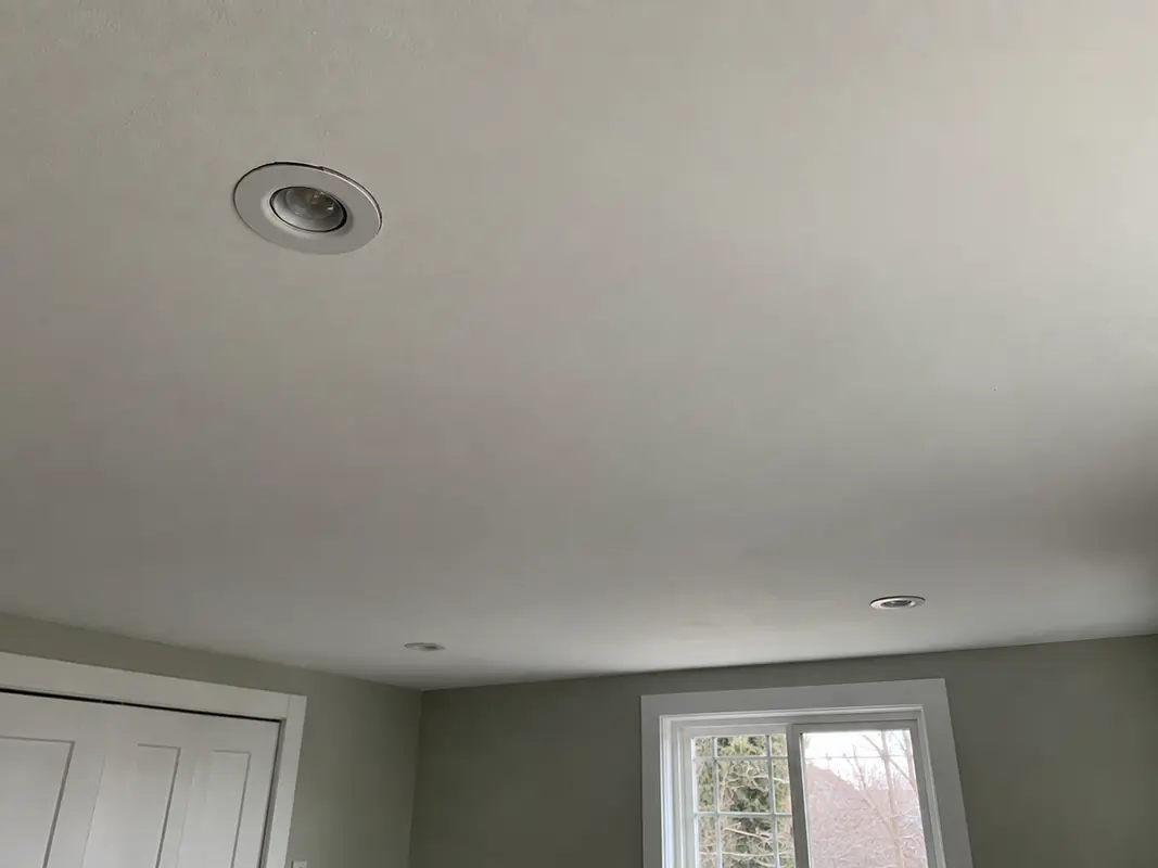 Upper-floor ceiling and recessed light